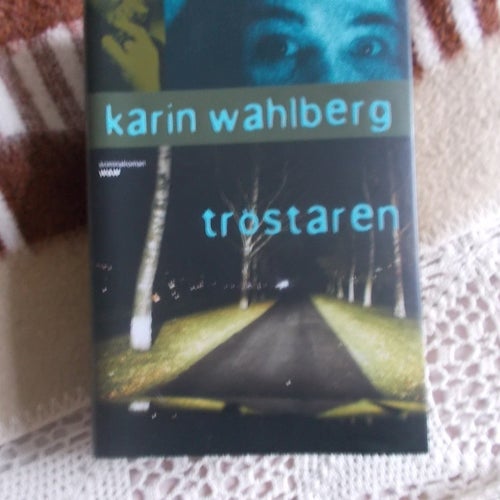 EN INBUNDEN BOK KARIN WAHLBERG TRÖSTAREN