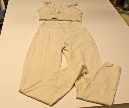 Beige Träningsset i två delar, crop top och leggings, storlek M