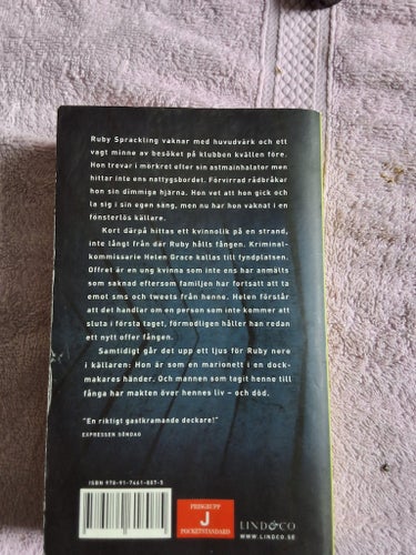 Dansa min docka av M.J. Arlidge, 2017 bok