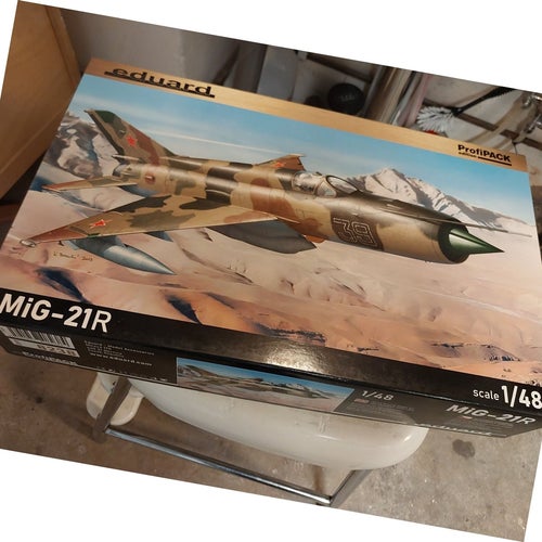 Eduard MiG-21R ProfiPACK Edition Skala 1/48 Modellflygplan