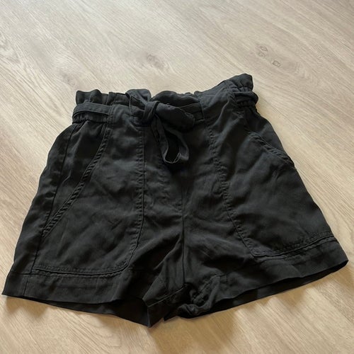 Svarta shorts stl 36 s H&M