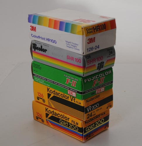 Oöppnade gamla filmrullar 126-format