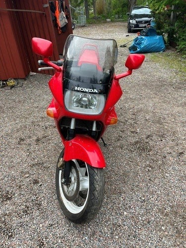 Honda VFR 750F RC24