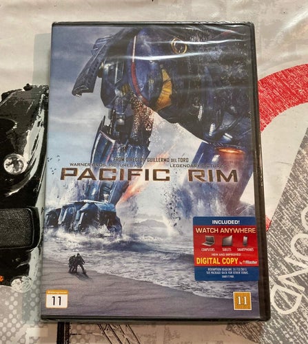 INPLASTAD! GUILLERMO DEL TOROS PACIFIC RIM (2013). SVENSK UTGÅVA