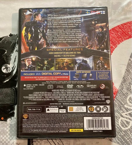 INPLASTAD! GUILLERMO DEL TOROS PACIFIC RIM (2013). SVENSK UTGÅVA