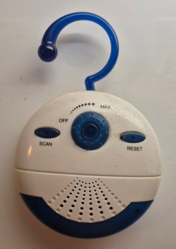 Bärbar FM radio med krok