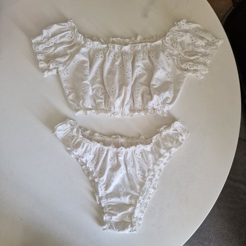 Bikini i broderie anglaise (Nyskick) Strl S-M