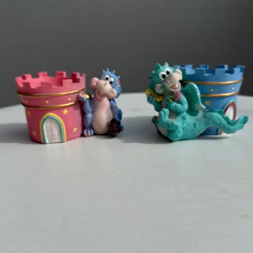 2 Mini Krukor Drakfigurer Slottstorn med Söta Drakar Dekoration Barnrum