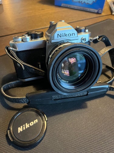 Nikon Autoreflex T med 50mm 1:1.8 objektiv