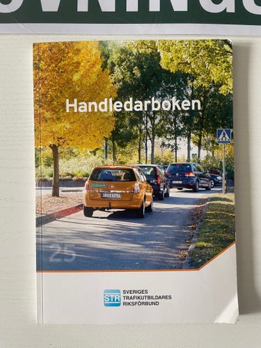 Handledarboken och ny övningskörningsskylt