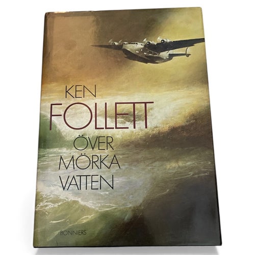 Över mörka vatten – Ken Follett (Spänningsroman)
