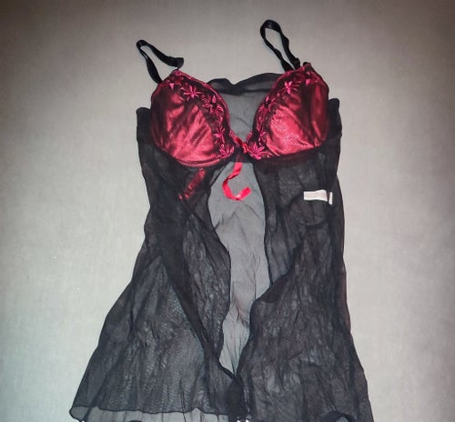 svart och röd babydoll, storlek 75C