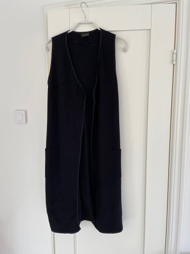 Vila Clothes svart väst, storlek S