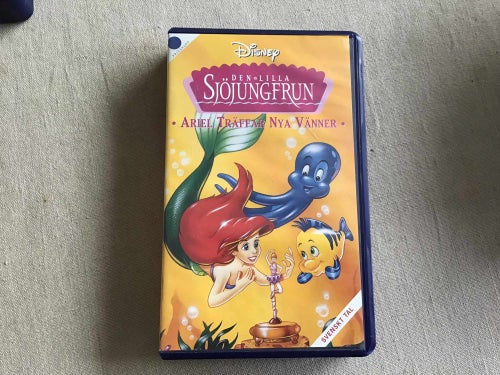 DEN LILLA SJÖJUNGFRUN ARIEL TRÄFFAR NYA VÄNNER VHS SVENSK TAL