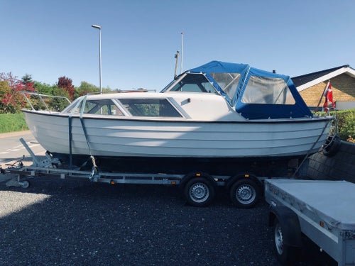 NIdelv Motorbåt med hytt, kök och toalett