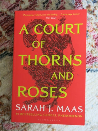 A Court of Thorns and Roses av Sarah J. Maas, 2015
