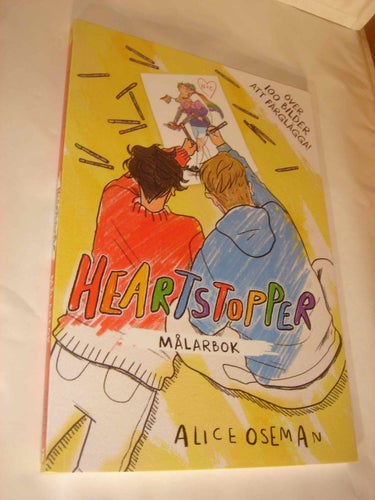 Heartstopper Årsbok NY OLÄST Svensk utgåva