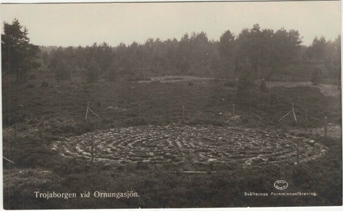 Trojaborgen vid Ornungasjön (Förlag: Svältornas Fornminnesförening)