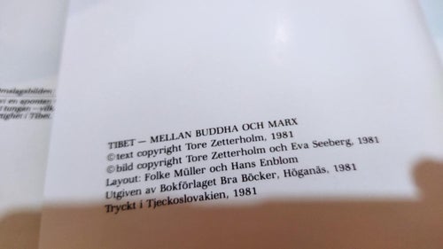 Tibet mellan Buddha och Marx av Tore Zetterholm. Bok. Very fine plus