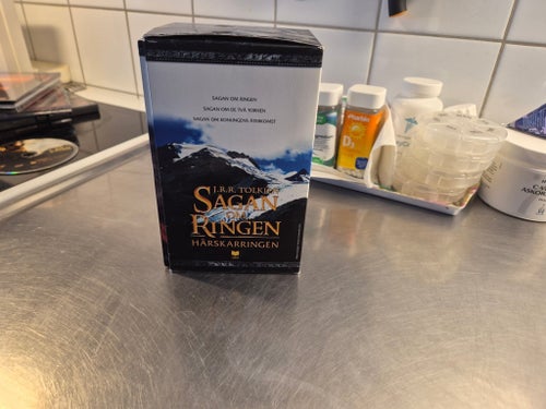 Sagan om Ringen av J.R.R. Tolkien Äldre Pocketböcker i gott avänt skick! Raritet