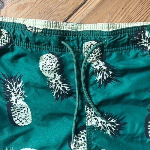 Gröna ananas -badshorts (pineapple shorts)