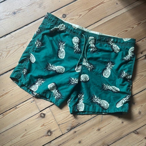 Gröna ananas -badshorts (pineapple shorts)