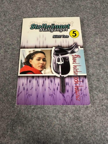Nikki Tate - Bland hästar och häxerier - Stallgänget 5