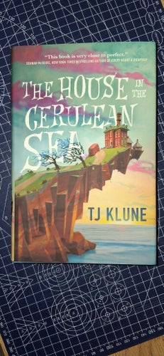 The House in the Cerulean Sea av T.J. Klune (Inbunden)