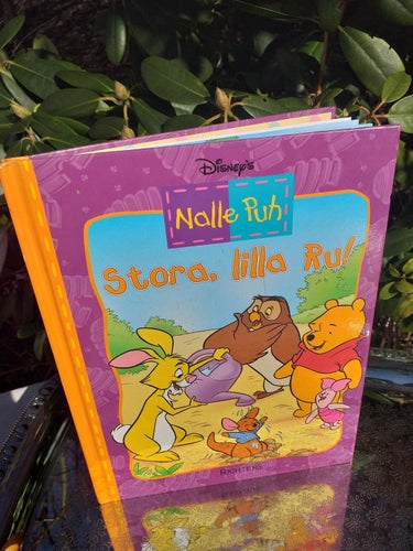 Disney Nalle Puh En blåsig dag Richters barnbok utgiven Egmont Rickters 2000