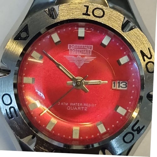 Bodymaster Quartz armbandsur med röd urtavla och datumvisning