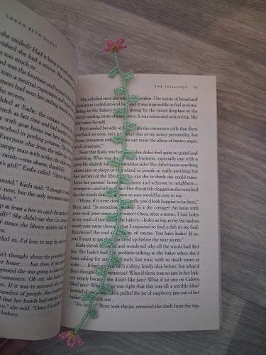 Handgjort pärlat bokmärke/bookmark blomma/flower