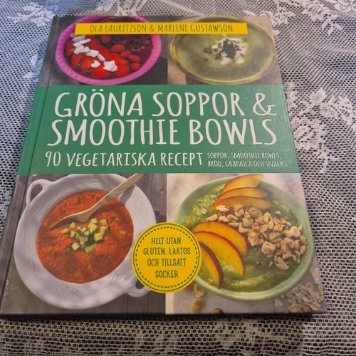 Gröna Soppor & Smoothie Bowls av Ola Lauritzson & Marlene Gustawson, 2016