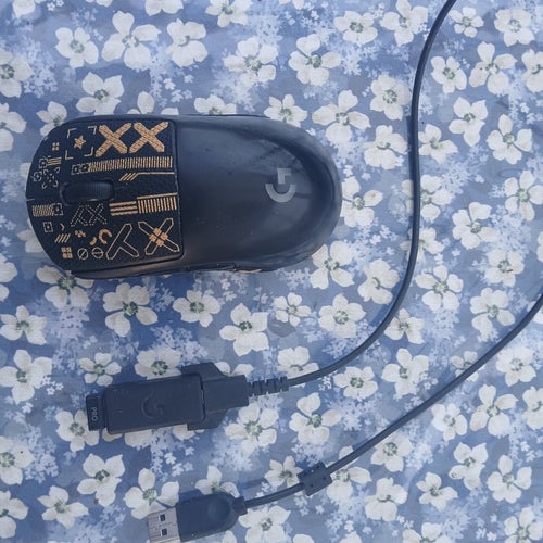 SteelSeries Apex PRO TKL Gaming-tangentbord och Logitech G Pro Gaming-mus