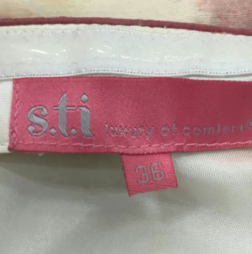 S.t.i-sidenklänning
