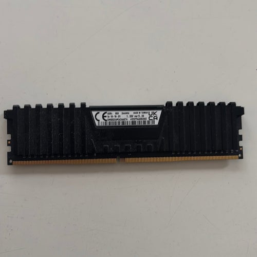 Corsair DDR4 8GB 2400MHz RAM-minne
