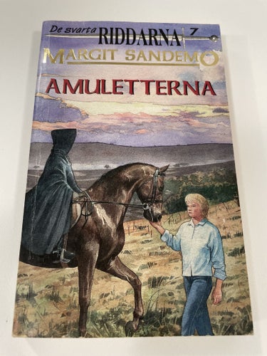 Amuletterna | Margit Sandemo | De svarta riddarna | Pocket