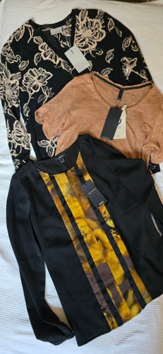 2 Blusar och T-shirt från IN WEAR. Nya!