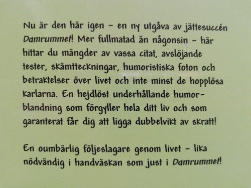 DAMRUMMET - FÖRLÖSANDE HUMOR NÄR DET KNIPER, 2005