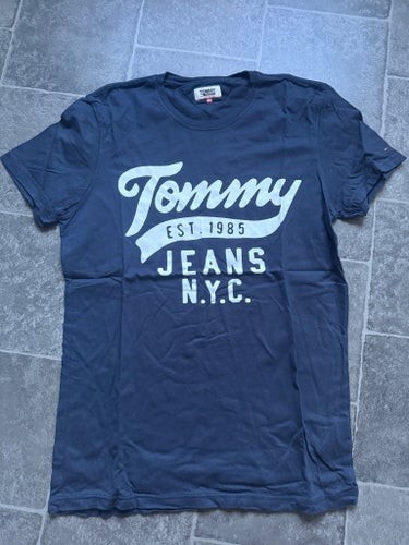 Tommy Jeans mörkblå t-shirt, storlek XXL