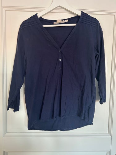 Mörkblå/marinblå blus/topp från HM (L.O.G.G.) storlek 36 (S small)