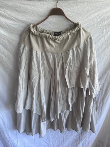 Olars Ulla beige kjol, storlek SHORT
