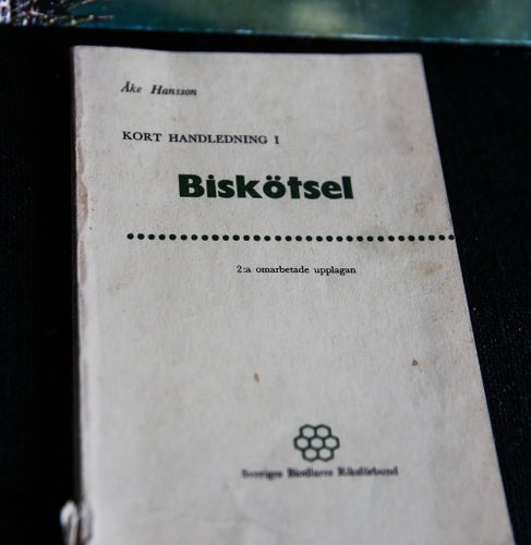 Kort handledning i Biskötsel och Det otroliga bisamhället