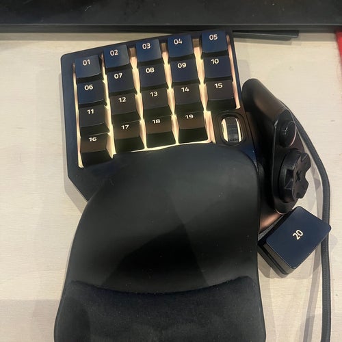 Razer Tartarus V2 Gaming Keypad