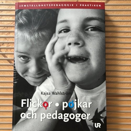 Flickor, pojkar och pedagoger: Jämställdhetspedagogik i praktiken av Kajsa