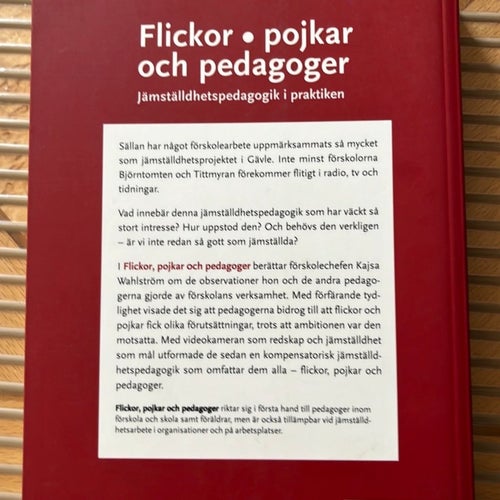 Flickor, pojkar och pedagoger: Jämställdhetspedagogik i praktiken av Kajsa