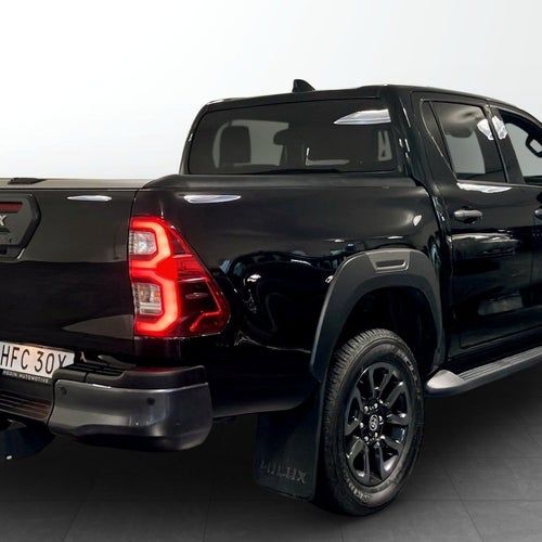 Toyota Hilux Dubbelhytt 2.8 4WD INVINCIBLE DRAG NAVI H/L VÄXEL