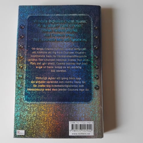 Cosmo Hill - Parasiterna av Eoin Colfer, 2006