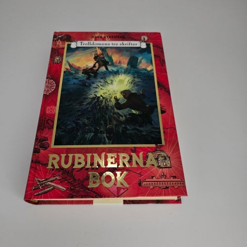 Rubinernas Bok av John Stephens, 2012