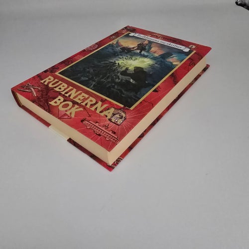 Rubinernas Bok av John Stephens, 2012
