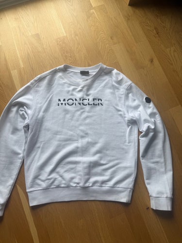 Moncler vit tröja, storlek S